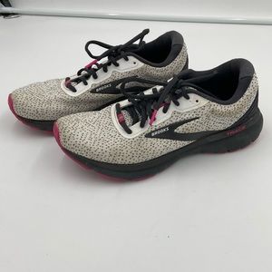 Brooks Trace running training, athletic sneaker - grey polka dot women size 9